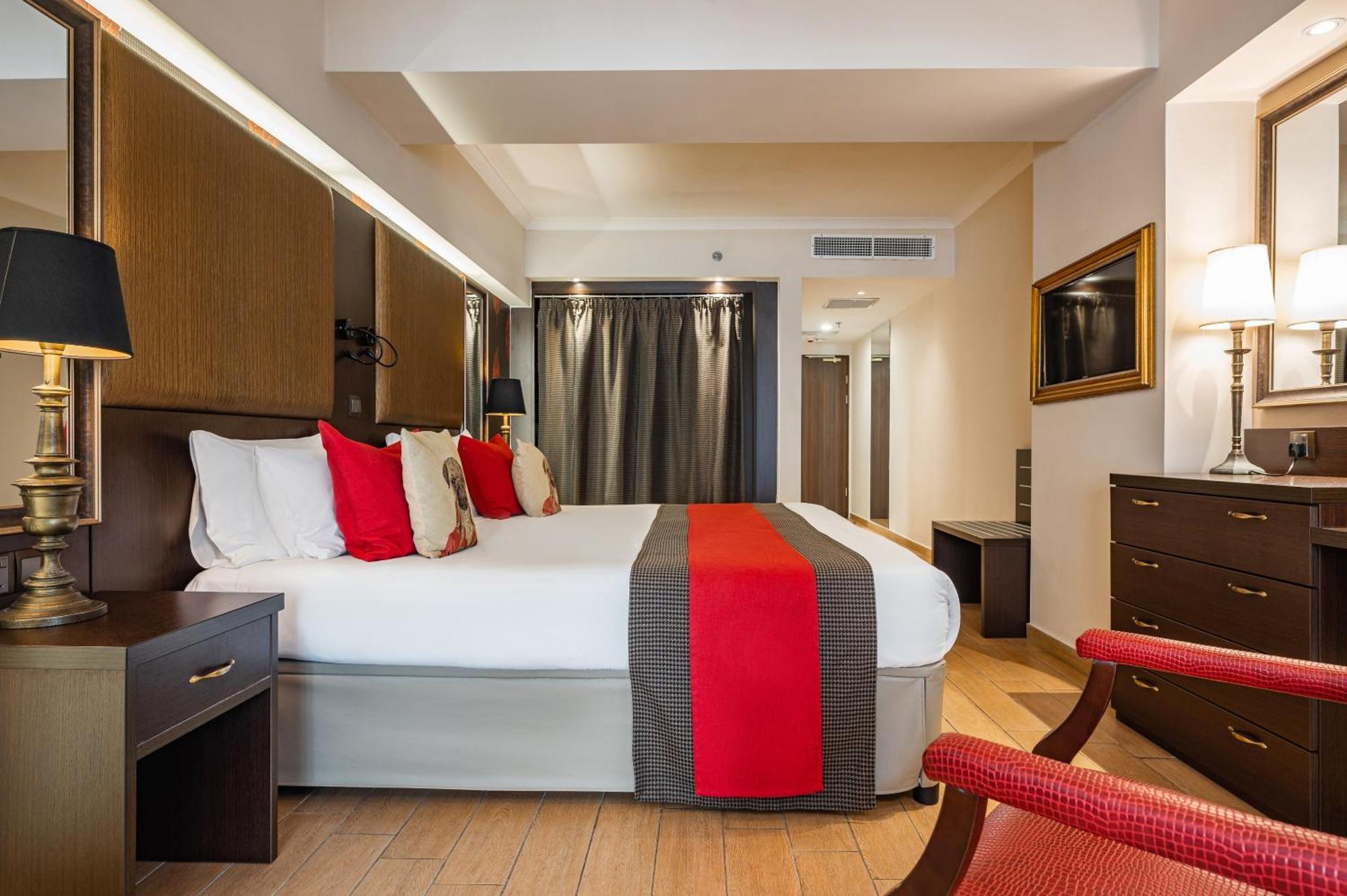 Ax The Victoria Hotel 4*